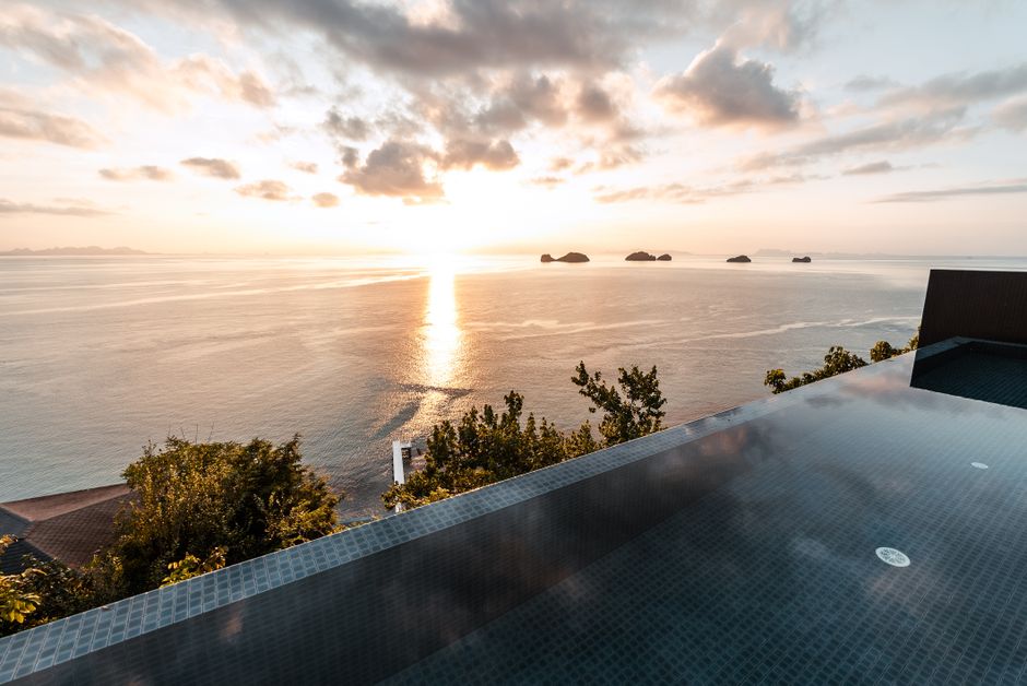 Stunning modern luxury villa with a bright infinity pool overlooking the ocean in Cabo, representing the dream of buying a...